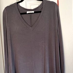V neck long sleeve shirt
